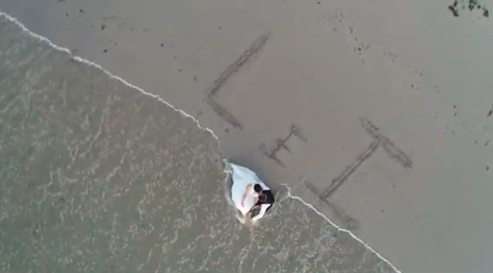 Postboda con Dron en playa de A Coruña