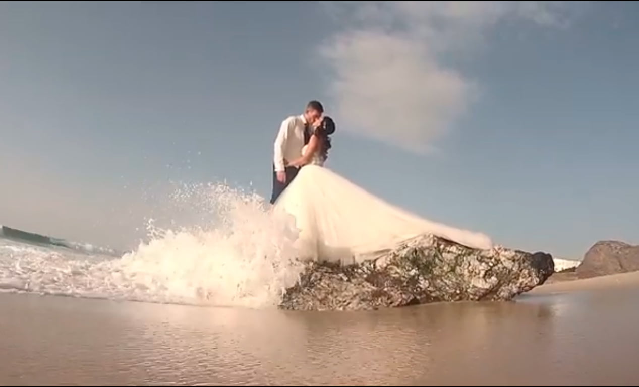 Fotógrafo Bodas Pontevedra, postvoda con dron en la playa