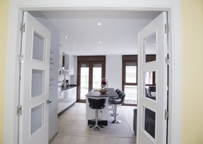 Salón comedor con puertas apertura 180 grados